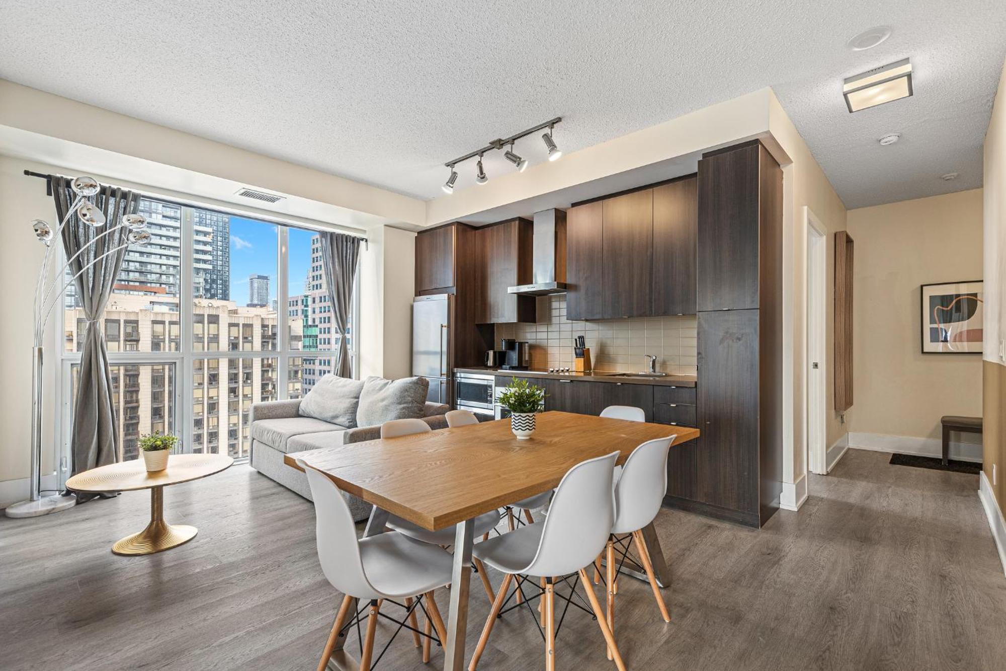 3 Bedroom Beside Cn Tower With Parking Downtown Toronto Eksteriør billede
