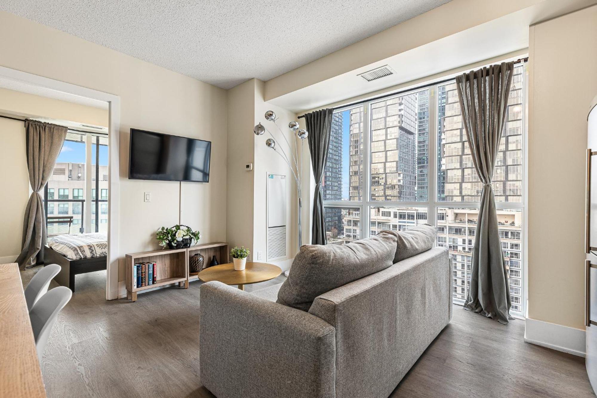 3 Bedroom Beside Cn Tower With Parking Downtown Toronto Eksteriør billede