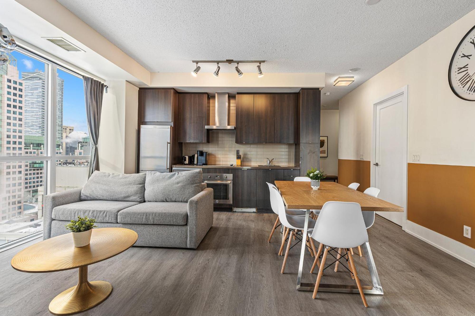 3 Bedroom Beside Cn Tower With Parking Downtown Toronto Eksteriør billede